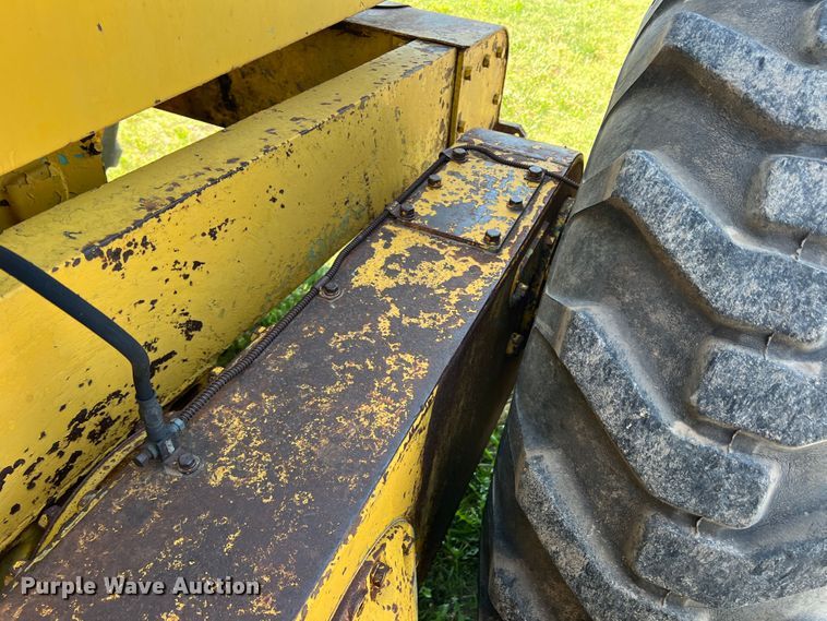 image for item DS8273 1958 Caterpillar 12  rigid frame motor grader