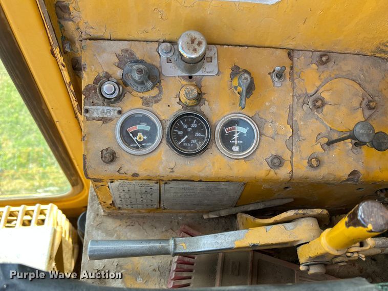 image for item DS8273 1958 Caterpillar 12  rigid frame motor grader