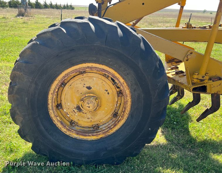 image for item DS8273 1958 Caterpillar 12  rigid frame motor grader