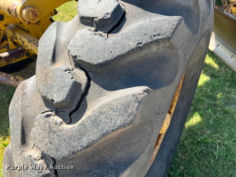 image for item DS8273 1958 Caterpillar 12  rigid frame motor grader