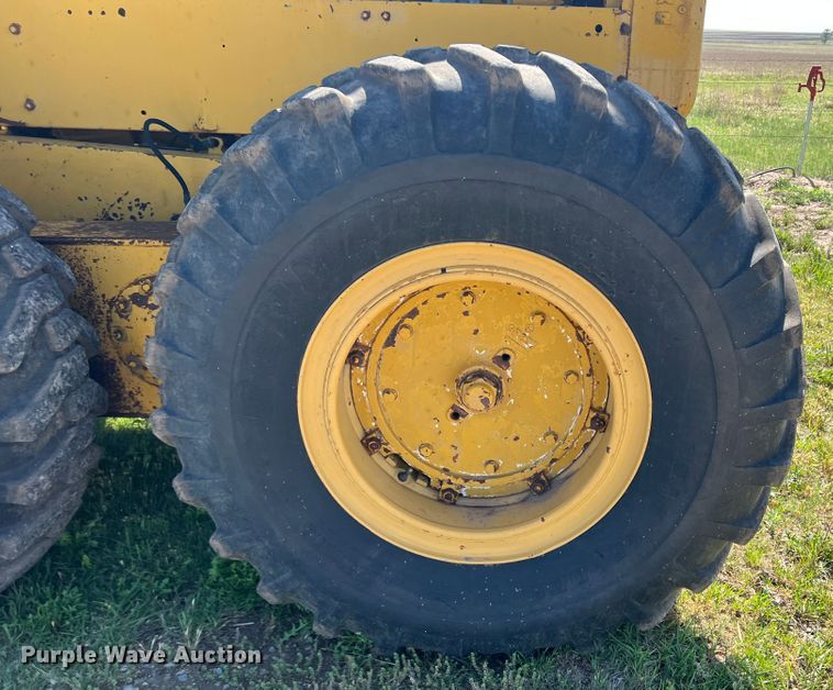 image for item DS8273 1958 Caterpillar 12  rigid frame motor grader