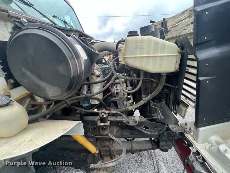 image for item HL9092 2001 International 4900  digger derrick truck