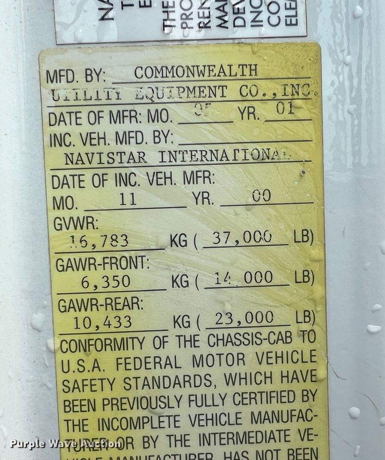 image for item HL9092 2001 International 4900  digger derrick truck