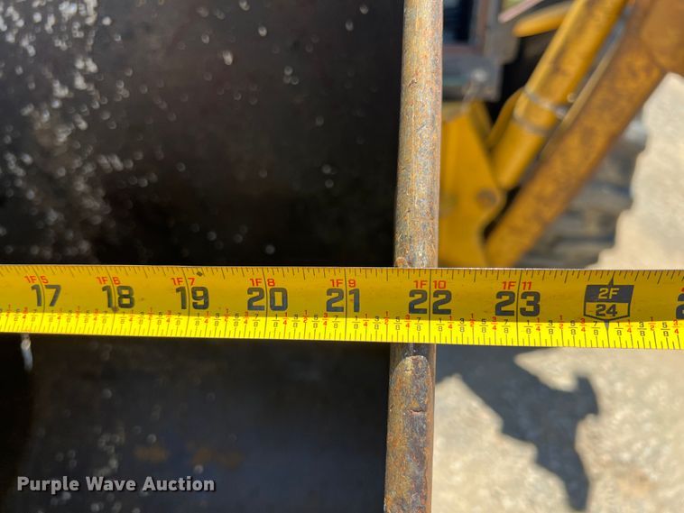 image for item HL9124 2001 Caterpillar 420D  backhoe