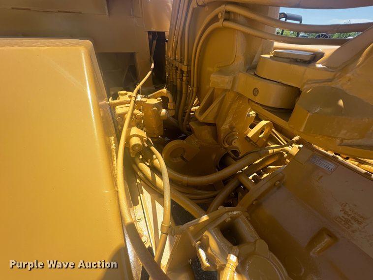 image for item HL9127 1988 Caterpillar 613C  elevating scraper