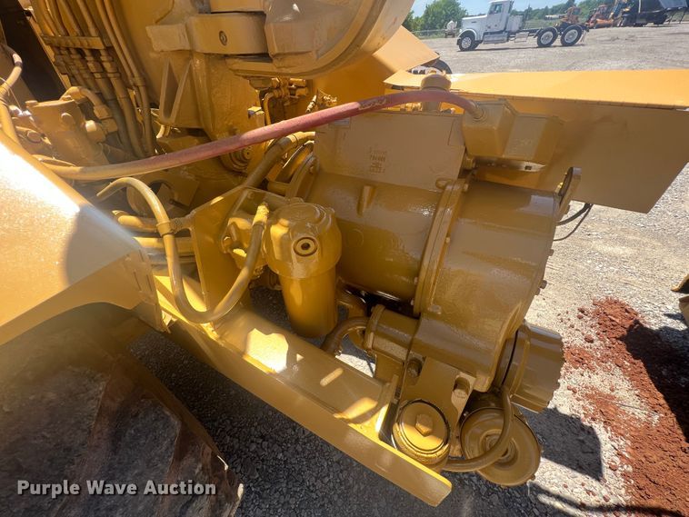 image for item HL9127 1988 Caterpillar 613C  elevating scraper