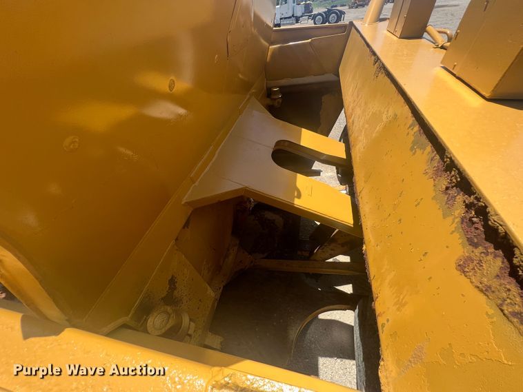 image for item HL9127 1988 Caterpillar 613C  elevating scraper