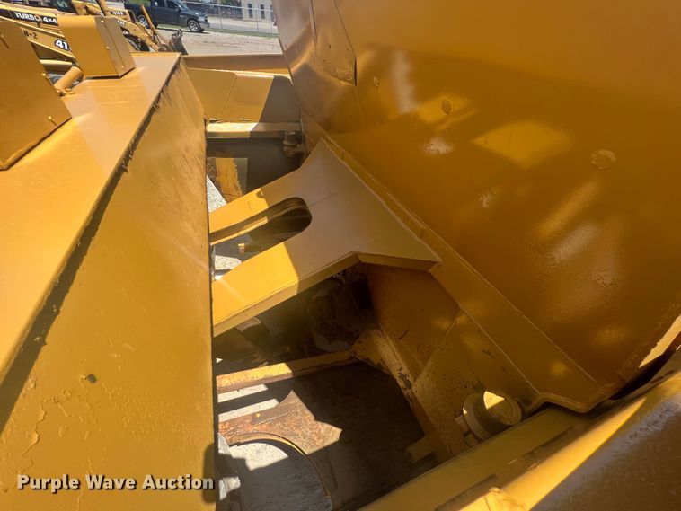 image for item HL9127 1988 Caterpillar 613C  elevating scraper