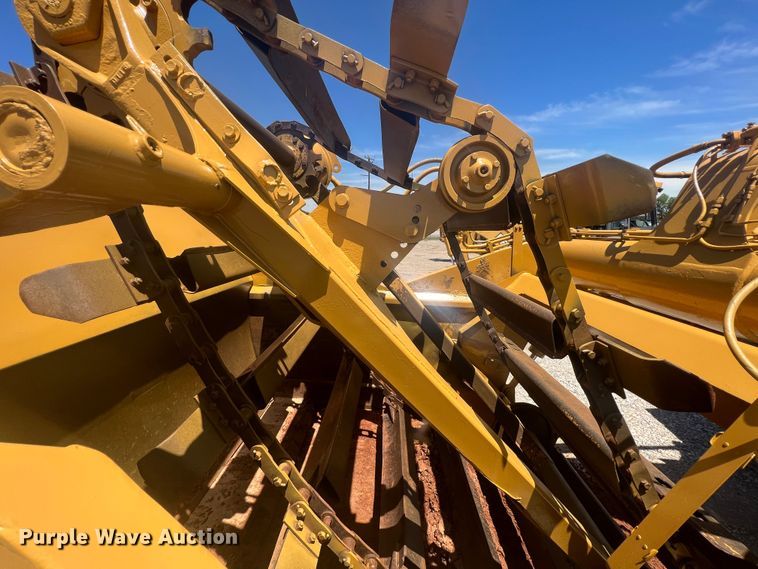 image for item HL9127 1988 Caterpillar 613C  elevating scraper