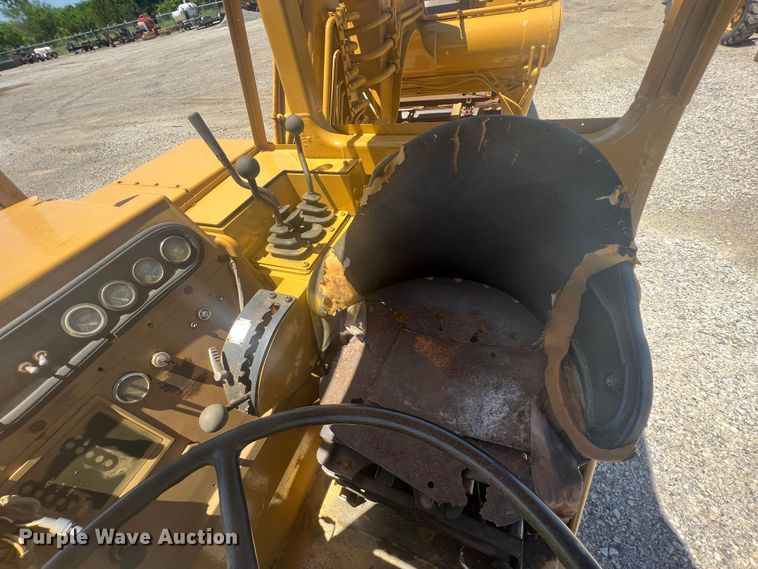 image for item HL9127 1988 Caterpillar 613C  elevating scraper