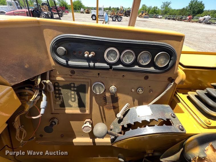 image for item HL9127 1988 Caterpillar 613C  elevating scraper