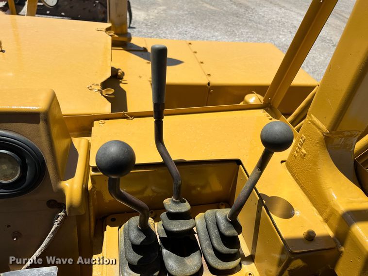 image for item HL9127 1988 Caterpillar 613C  elevating scraper