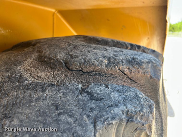 image for item HL9127 1988 Caterpillar 613C  elevating scraper