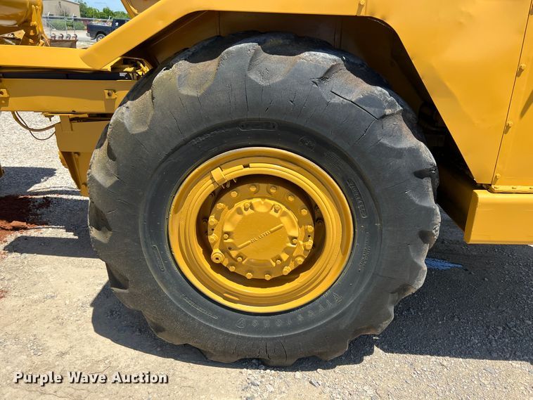 image for item HL9127 1988 Caterpillar 613C  elevating scraper