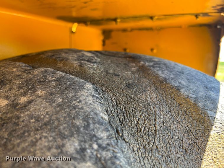 image for item HL9127 1988 Caterpillar 613C  elevating scraper