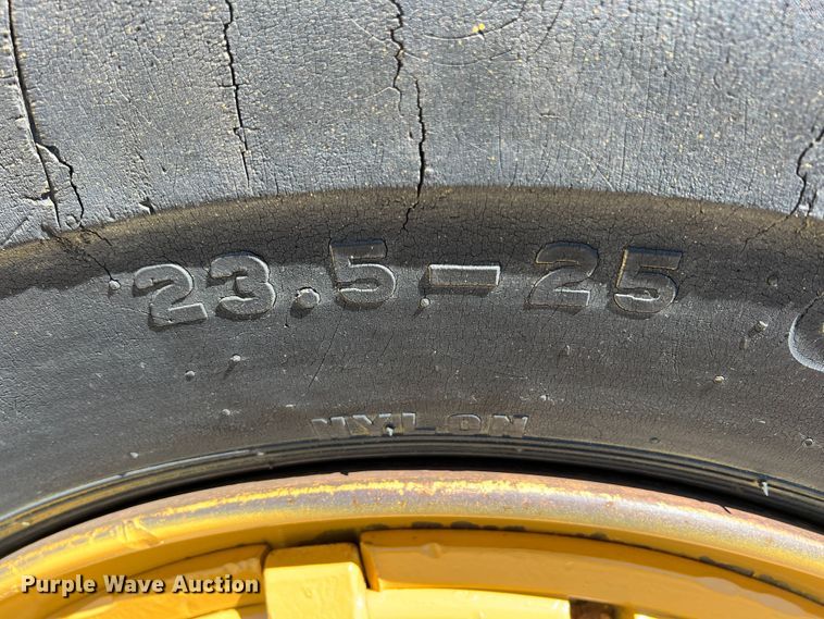 image for item HL9127 1988 Caterpillar 613C  elevating scraper