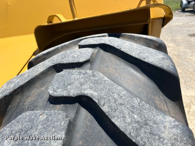 image for item HL9127 1988 Caterpillar 613C  elevating scraper