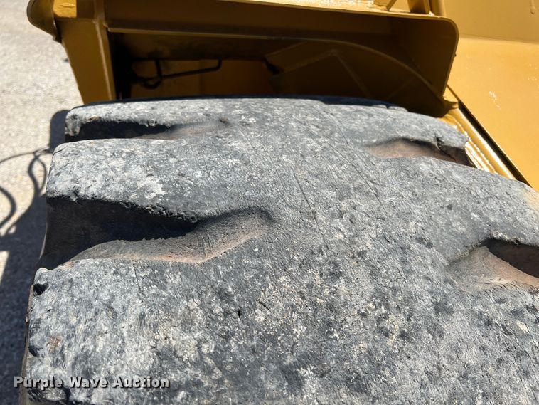 image for item HL9127 1988 Caterpillar 613C  elevating scraper