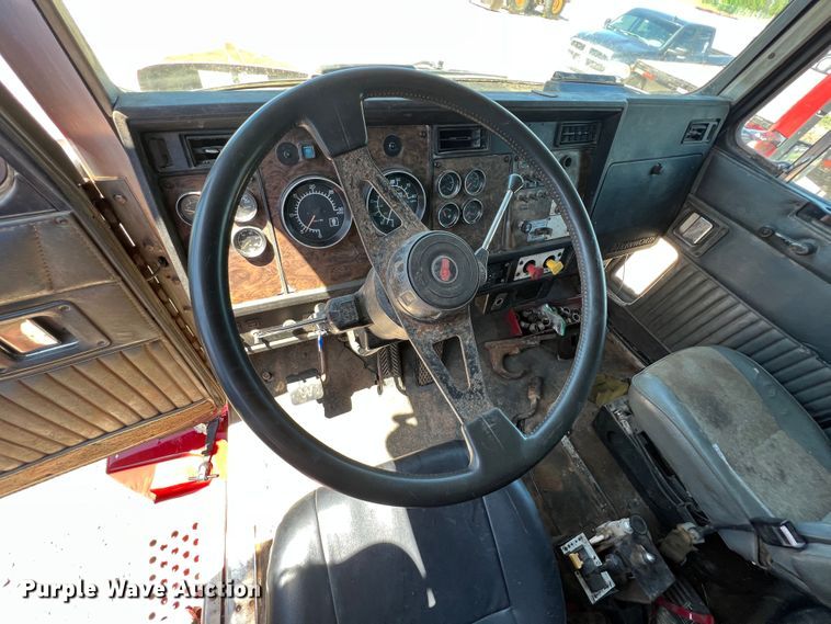 image for item HL9131 1992 Kenworth T600  dump truck