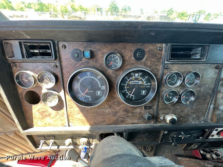 image for item HL9131 1992 Kenworth T600  dump truck