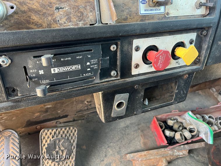 image for item HL9131 1992 Kenworth T600  dump truck