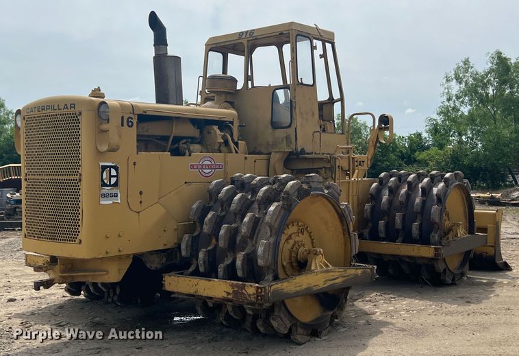 image for item HL9135 1973 Caterpillar 825B  landfill compactor