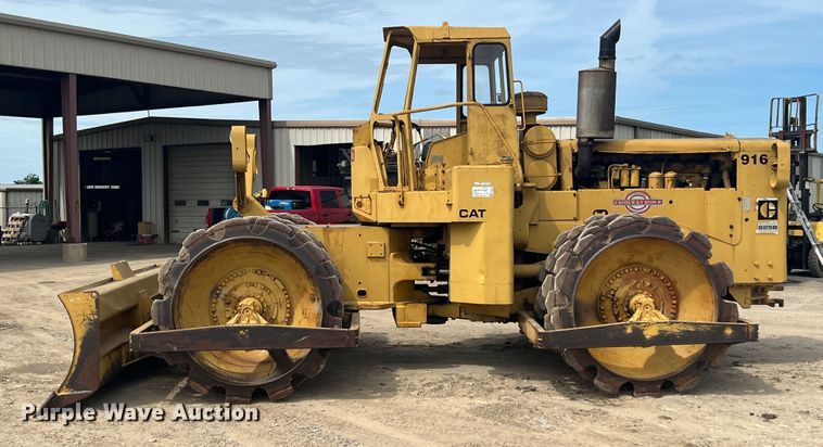image for item HL9135 1973 Caterpillar 825B  landfill compactor