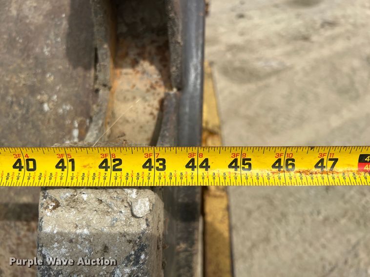 image for item HL9135 1973 Caterpillar 825B  landfill compactor