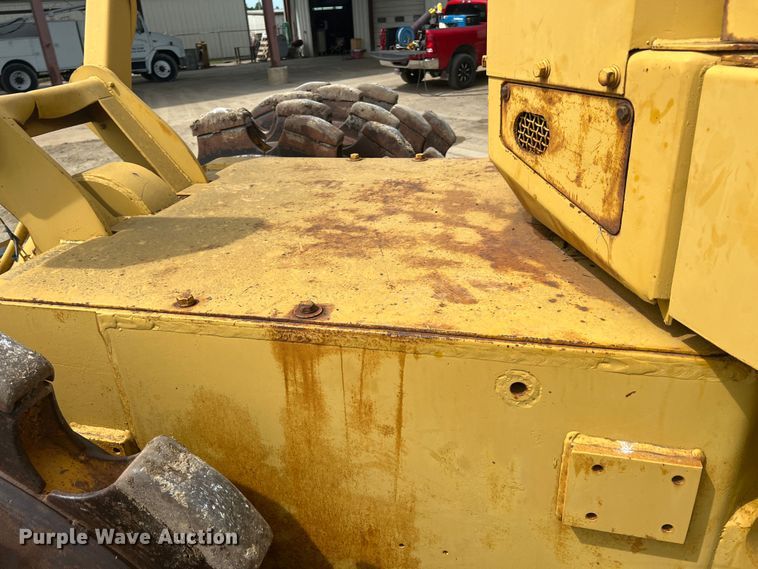 image for item HL9135 1973 Caterpillar 825B  landfill compactor