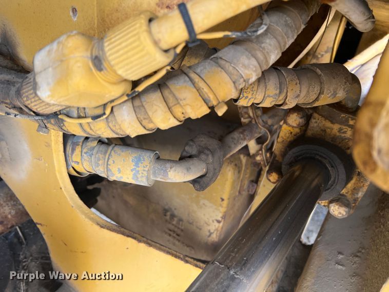 image for item HL9135 1973 Caterpillar 825B  landfill compactor