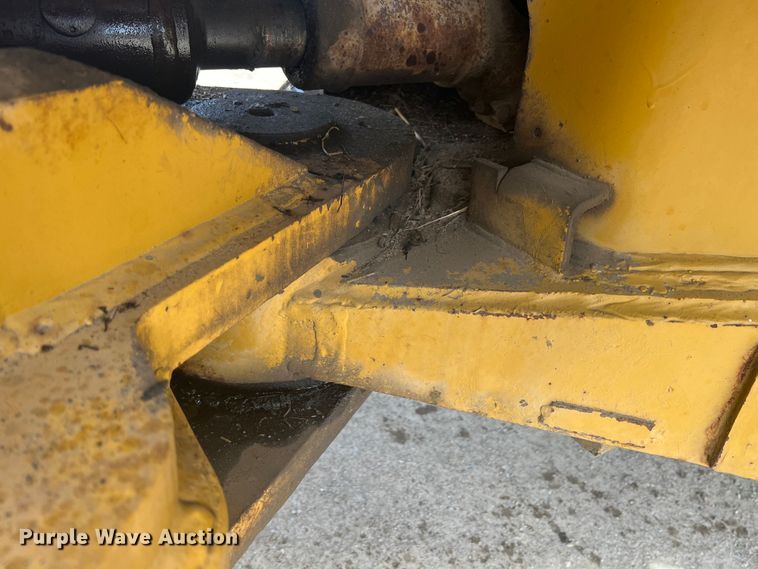 image for item HL9135 1973 Caterpillar 825B  landfill compactor