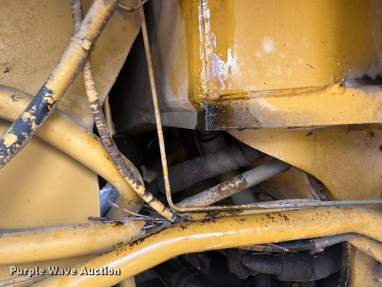 image for item HL9135 1973 Caterpillar 825B  landfill compactor