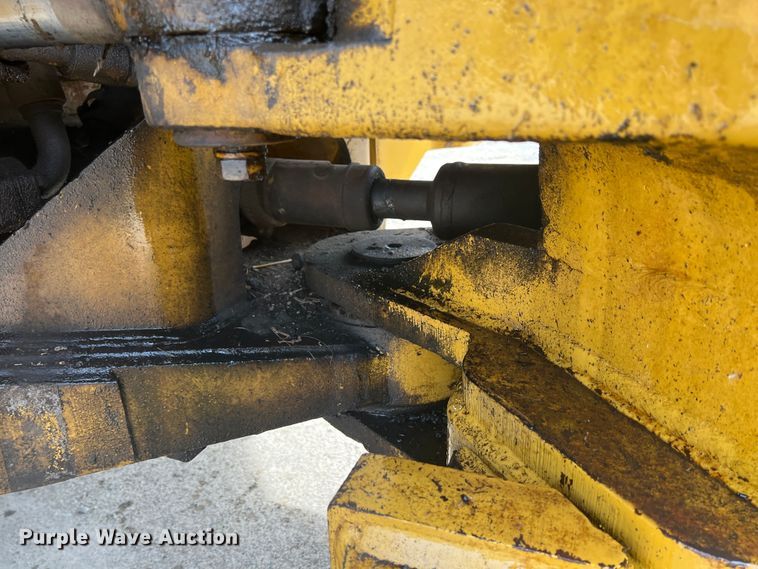 image for item HL9135 1973 Caterpillar 825B  landfill compactor