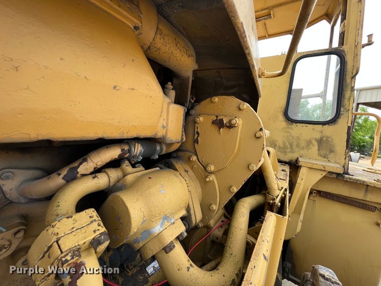 image for item HL9135 1973 Caterpillar 825B  landfill compactor