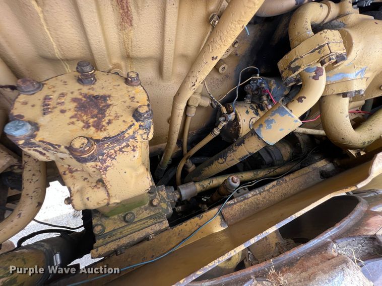 image for item HL9135 1973 Caterpillar 825B  landfill compactor