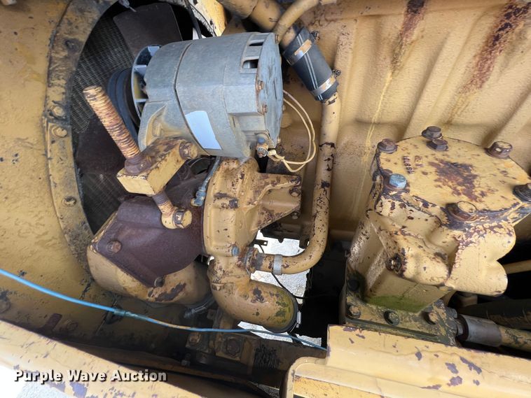 image for item HL9135 1973 Caterpillar 825B  landfill compactor