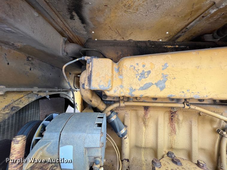 image for item HL9135 1973 Caterpillar 825B  landfill compactor