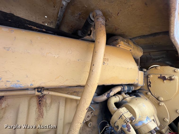 image for item HL9135 1973 Caterpillar 825B  landfill compactor