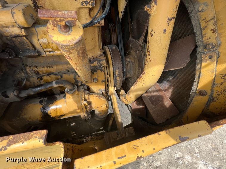 image for item HL9135 1973 Caterpillar 825B  landfill compactor