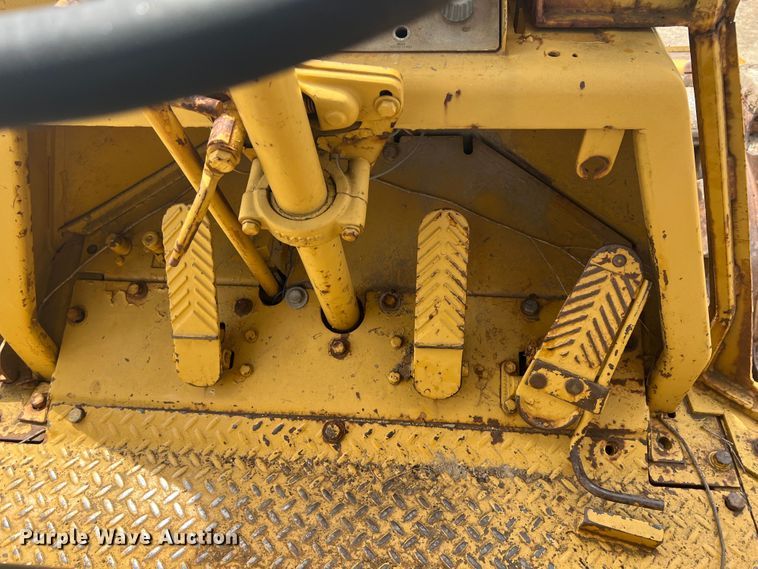 image for item HL9135 1973 Caterpillar 825B  landfill compactor