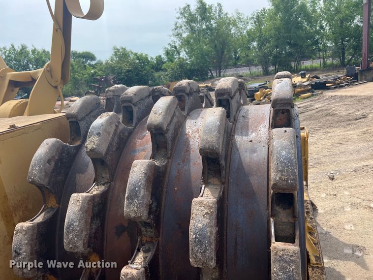 image for item HL9135 1973 Caterpillar 825B  landfill compactor