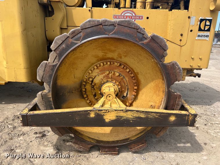 image for item HL9135 1973 Caterpillar 825B  landfill compactor