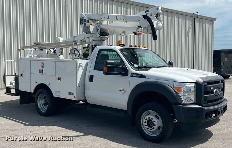 image for item HL9136 2015 Ford F550 Super Duty  bucket truck
