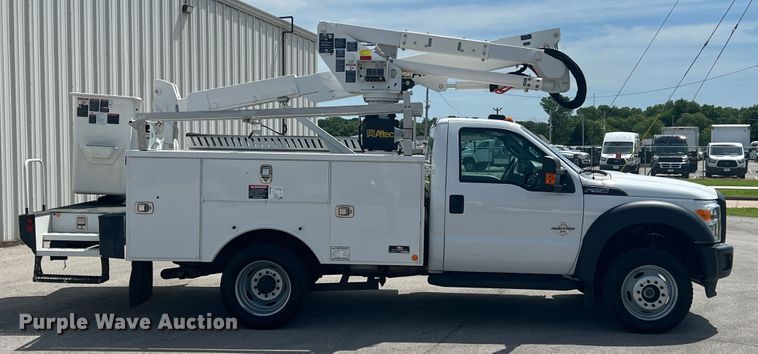 image for item HL9136 2015 Ford F550 Super Duty  bucket truck