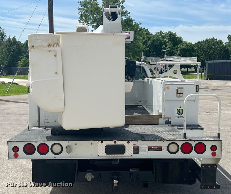 image for item HL9136 2015 Ford F550 Super Duty  bucket truck