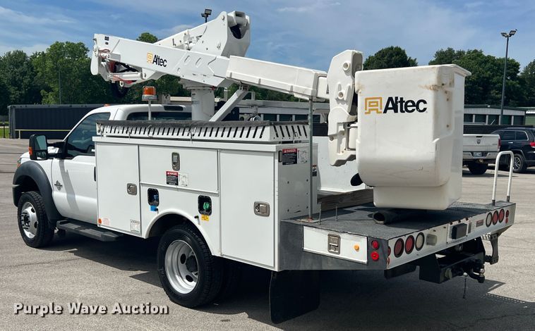 image for item HL9136 2015 Ford F550 Super Duty  bucket truck