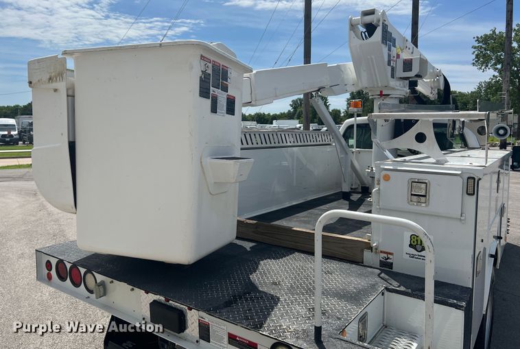 image for item HL9136 2015 Ford F550 Super Duty  bucket truck