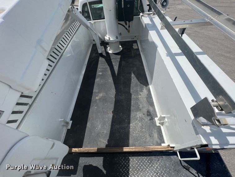 image for item HL9136 2015 Ford F550 Super Duty  bucket truck