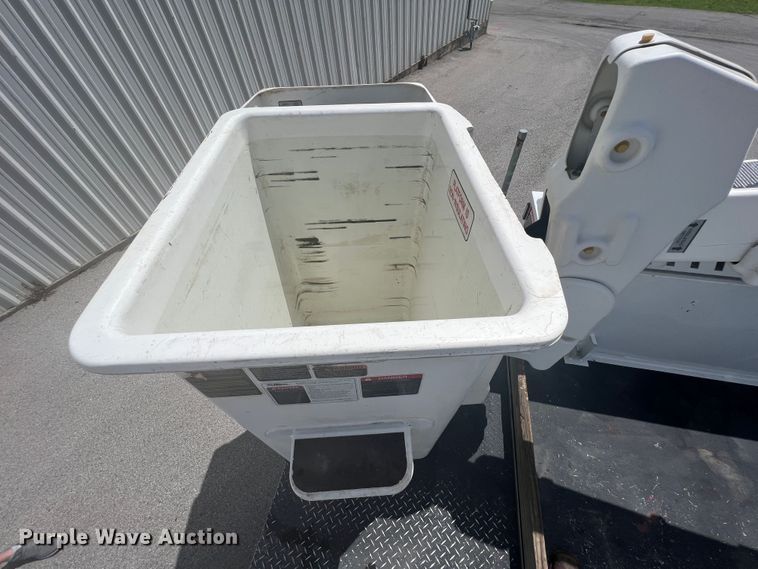 image for item HL9136 2015 Ford F550 Super Duty  bucket truck