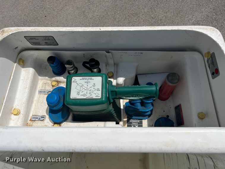 image for item HL9136 2015 Ford F550 Super Duty  bucket truck